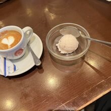 カフェマッキャートとジェラート