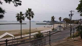 島らしい海岸です。