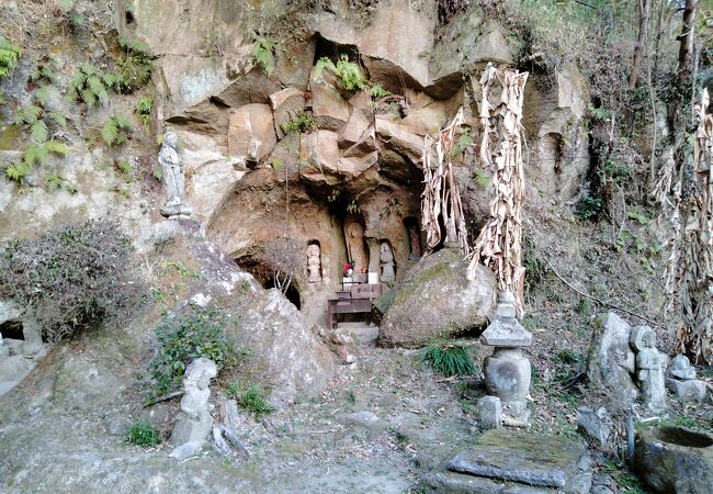 江戸時代後期に造られた地獄と極楽が一気に味わえる、知る人ぞ知るミステリアスな体験型洞窟
