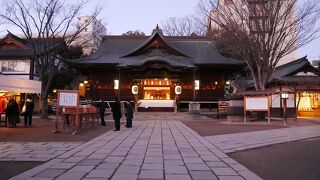 なわて通りに面した神社