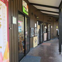 複合施設『tsumuji』の奥の方にあります