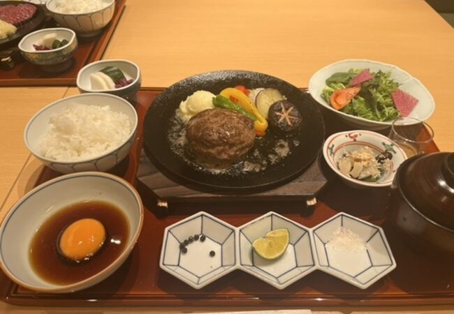 1日限定10食のハンバーグが美味しい。