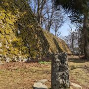 石垣しか残っていないがまさに天空の遺構といった趣きがある