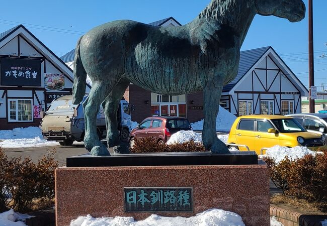 日本釧路種 馬の置物 高さ約30.5ｃｍ 約6.7kg 軍馬 オブジェ インテリア 金属 北海道 札幌市手稲区 日本釧路種 馬の置物 高さ約30.5cm 約6.7kg 軍馬 オブジェ