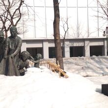 雪に覆われていた