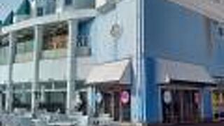 海を見ながら食べると幸せになるアイス