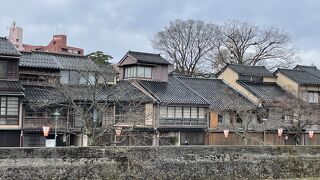 ひがし茶屋街とは違った静かさのある茶屋街