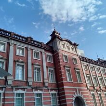 東京駅丸の内駅前広場から