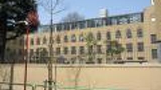 歴史ある小学校です