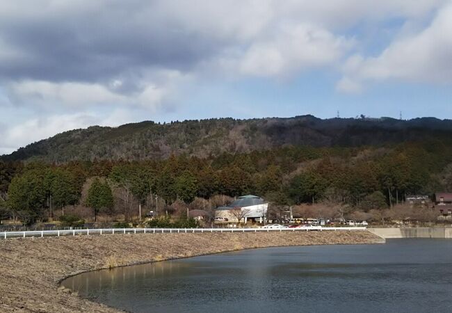 ダムと雪山と音楽