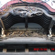 唐破風の彫り物