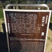 築地本願寺の入口にある