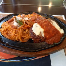 チーズバーグナポリ800円