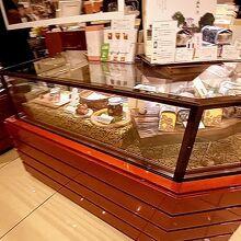 足立音衛門 日本橋三越店