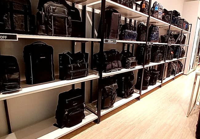 tumi キャリーバッグ アウトレット 店舗