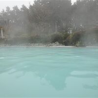 乳白色の硫黄泉はよいお湯でした。6回も入ってしまいました！