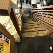 かなり急な階段