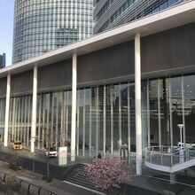 ガラス張りのギャラリー