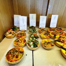 普通のパン？とはちょっと違う感じのパンが並びます