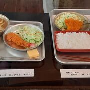 年代別の学校給食の見本が展示されていました。