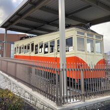 屋外に静態保存されたケーブルカー
