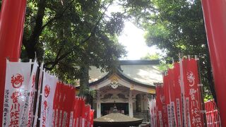 拝殿には上がれず