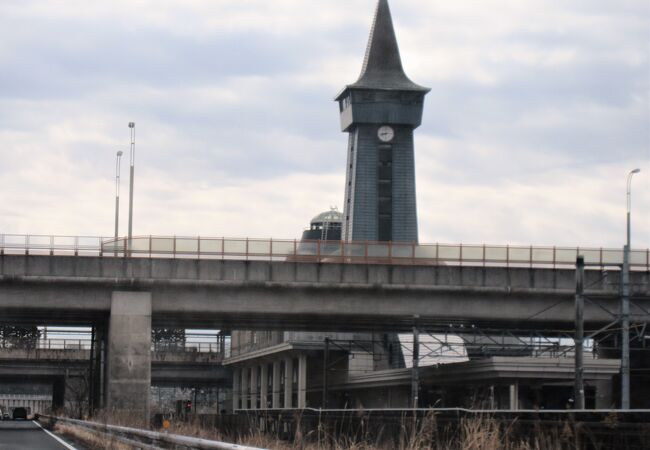 ロケット？　時計台？　教会？　いや駅です