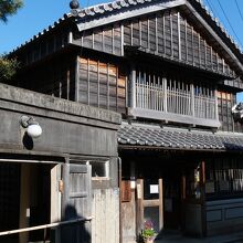 入口は狭いですが奥行がありました