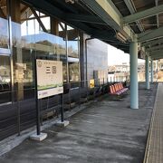 えちぜん鉄道三国駅：三国の町の中心駅