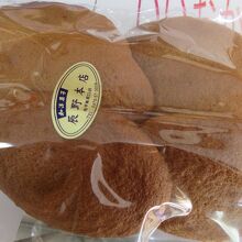 ローカルフードの「木の葉パン」