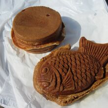 バイパス沿いの店で売られていたたい焼きと大判焼き