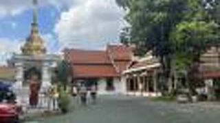 お坊さんの像もマスクをしていました