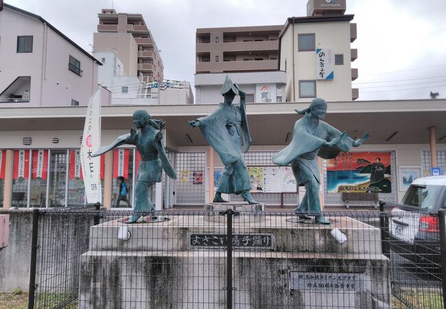 ブラジルの各地で開かれる日本祭でも、必ずある