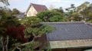 日本庭園、日本家屋、洋館などがコンパクトに配置