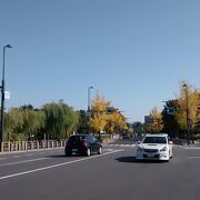 大手前通りに面した、姫路城前の公園