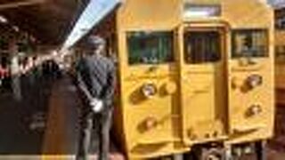 昔総武線で使われていたであろうまっ黄色の車両でした。