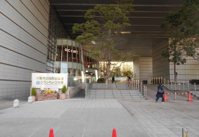 大阪市内の大きな会議場です。