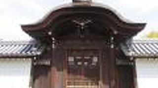 唐門は重要文化財