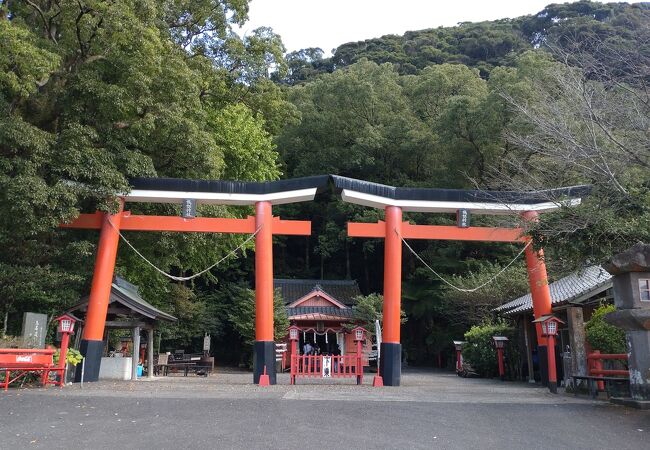 2つの鳥居が並ぶ 諏訪神社