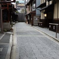 　　膏薬辻子（こうやくのずし）