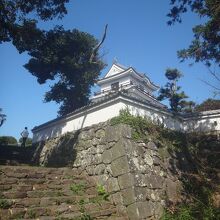 石垣も城本体もわりと地味