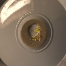 菊芋のポタージュ　白子トリュフ入り。