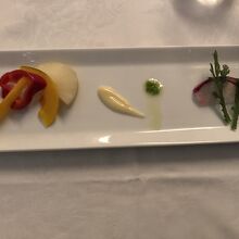 野菜ワゴンサービス。ソムリエが切り分けてくれます。