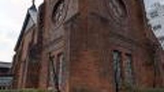 赤レンガ造りの古い教会