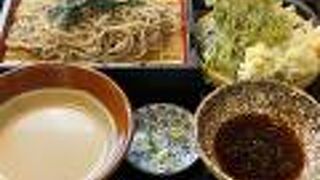 わらじかつまぶしと胡桃蕎麦が有名なお店です