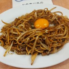 焼きそば小と生卵