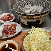 カルビ、カルビ、千切りキャベツ