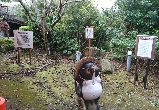 ホテル浦島の山上館脇にあります