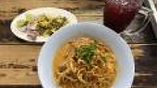 おいしいカオソイが食べられます