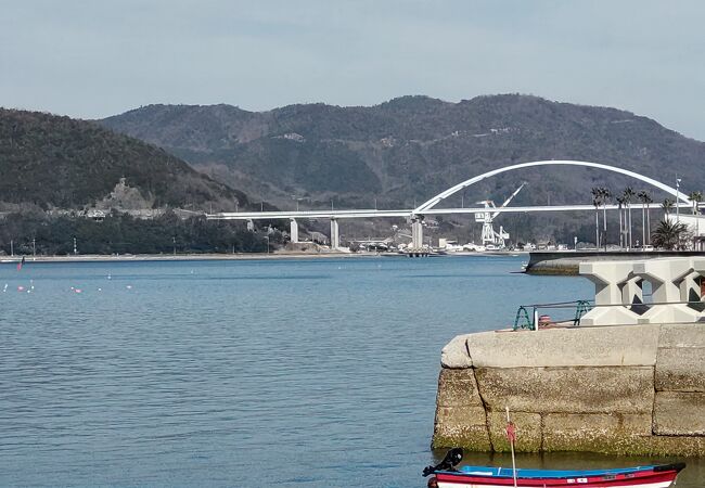 沼隈半島の南、田島に渡る美しい橋